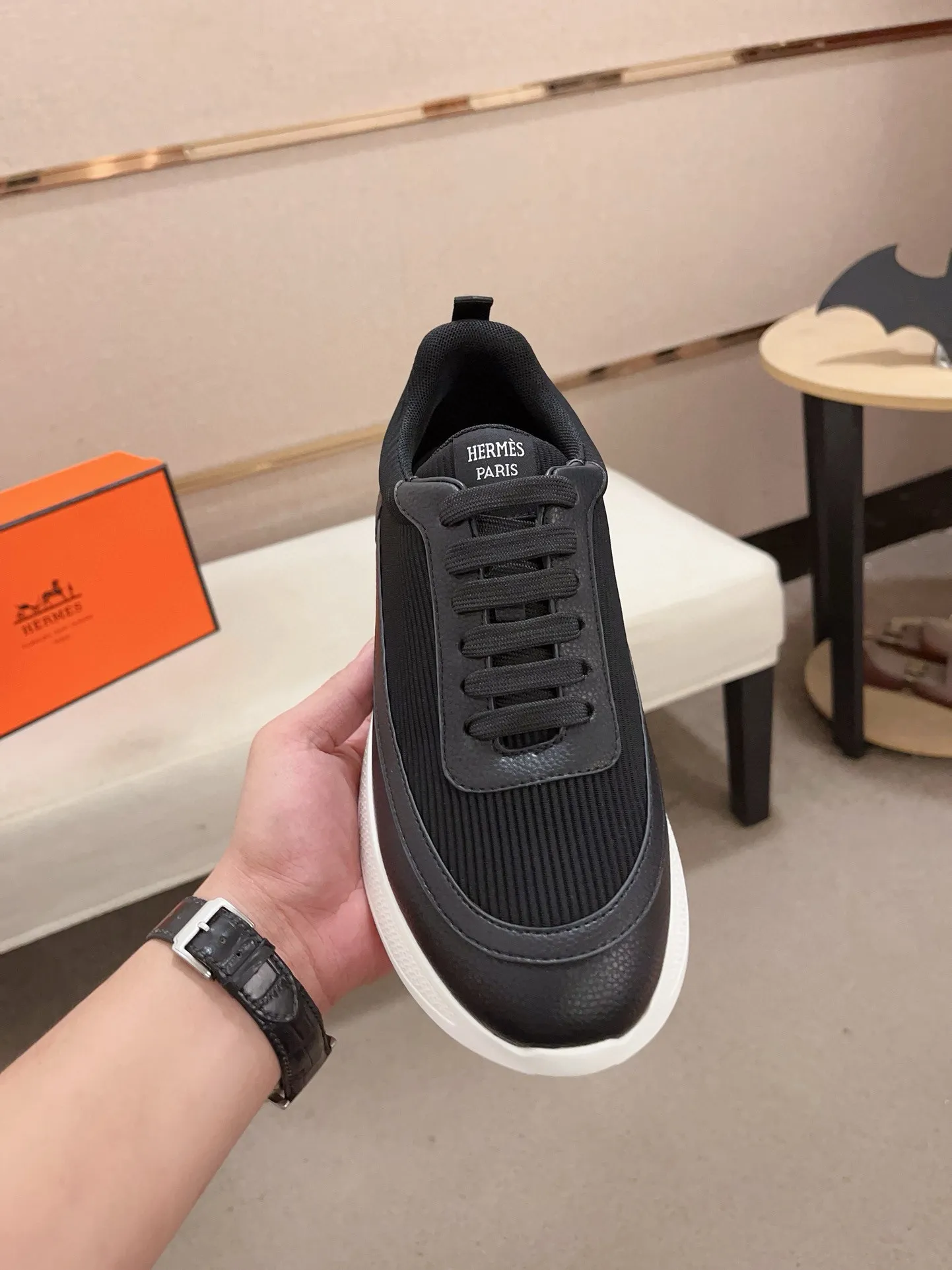 Men's clothing and shoes💰: 440💰《HERMES》【Classic original single version】Hermès; top 🔝purchasing agent🔍🔍men's latest 🇺🇸 counter sales simultaneously, imported from Italy original ▲▲cowhide ▲▲ (high-end, nobility, class) ) Exquisite workmanship (Italian 🇮🇹 imported water-dyed 🐂 cowhide lining) sole: original sole provided by the original factory, ⚠️exclusive double-layer activity·TPR·rubber·combined molded outsole; super comfortable·wear-resistant·non-slip·environmental protection The real thing is more beautiful if you take the real thing (high quality, follow the order). You can enter and exit the counter at will * Number of yards: 38-44 (45 can be customized and cannot be returned or exchanged)